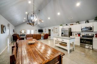 Modern Retreat with Gas Grill - Walk to Lake Texoma! - Kingston - 9