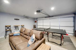 Walk to Lake Texoma! Modern Retreat with Game Room - 8