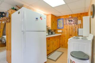 Cozy Onaway Vacation Rental with Deck and Fire Pit! - Onaway - 8