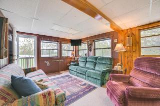 Cozy Onaway Vacation Rental with Deck and Fire Pit! - Onaway - 5