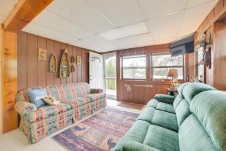 Cozy Onaway Vacation Rental with Deck and Fire Pit! - Onaway - 6