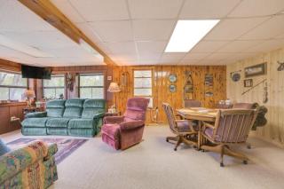 Cozy Onaway Vacation Rental with Deck and Fire Pit! - Onaway - 4