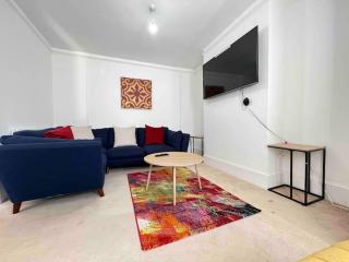 Sleeps 10 5 Bed House in Medway 9 beds - Gillingham - 0