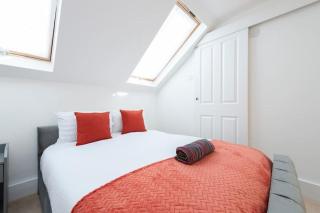 Sleeps 10 5 Bed House in Medway 9 beds - Gillingham - 2