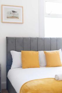 Sleeps 10 5 Bed House in Medway 9 beds - Gillingham - 1
