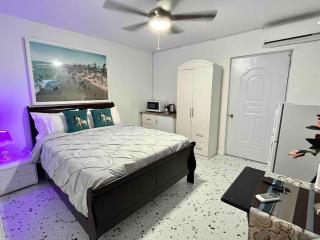 Cozy Room# 2 in Venetian Road Only 7min from airport - Turtle Cove - 9