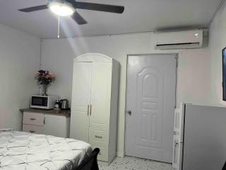 Cozy Room# 2 in Venetian Road Only 7min from airport - Turtle Cove - 2