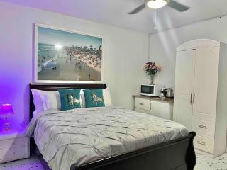 Cozy Room# 2 in Venetian Road Only 7min from airport - Turtle Cove - 0