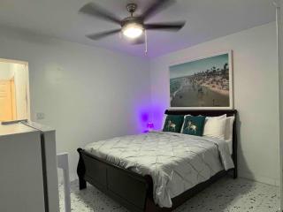 Cozy Room# 2 in Venetian Road Only 7min from airport - Turtle Cove - 8