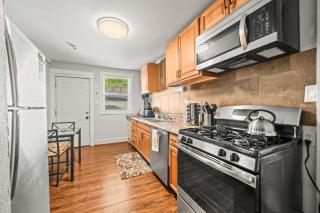 Cedar Blossom Bungalow is a cozy getaway with a 5 minute walk to downtown! - 1