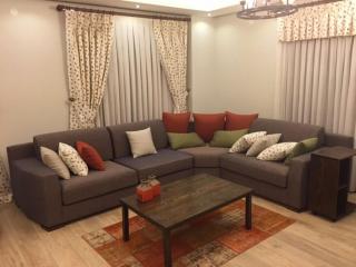 Spacious 3-Story Villa w Garden&Pool,400m to Beach - 7