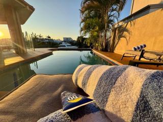 Waterfront Retreat in Helensvale - Gold Coast - 1