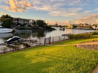 Waterfront Retreat in Helensvale - Gold Coast - 8
