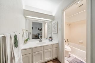 Enjoy Games at Designer 3BR w Fenced Backyard - San Antonio - 8