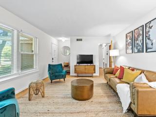 Charming Arboretum Getaway - Main House - Dallas - 6