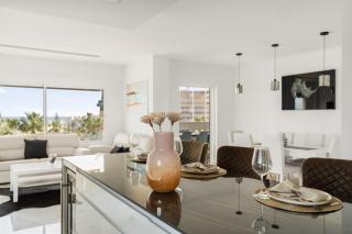 Beachside Getaway in Puerto Banús 3-Bedroom Apartment in Playa Rocío - 5