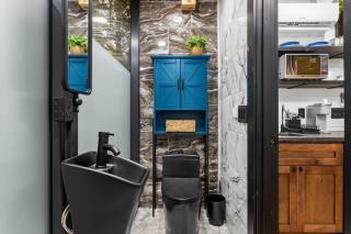Luxury Mirror Cabin-Private-Hot Tub-FirePit - 1