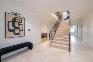 8 Bed Chigwell Mansion, Event Hall, Cinema and NightClub - Chigwell - 4