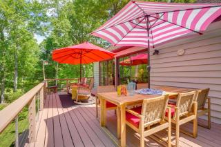 Getaway with Lake Views near Wintergreen Resort! - Nellysford - 0