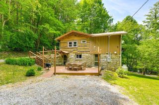 Maggie Valley Log Cabin Deck and Mountain Views! - Maggie Valley - 0