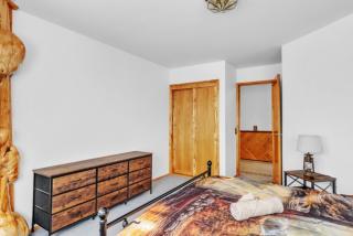 3 Bedroom Log Cabin with Majestic Views of Mountain Ranges - - 3