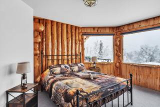 3 Bedroom Log Cabin with Majestic Views of Mountain Ranges - - 1