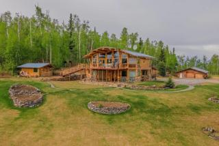3 Bedroom Log Cabin with Majestic Views of Mountain Ranges - - 9