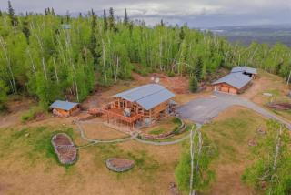 3 Bedroom Log Cabin with Majestic Views of Mountain Ranges - - 7