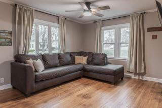 Relaxing Rockford Stay 3 br 1 bath in the heart of Northern Illinois Family Friendly - Rockford - 2