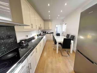 5 bed house in Medway sleeps 12 - Gillingham - 7