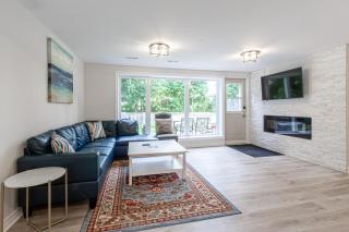 Fabulous Forested Flat - Mississauga - 1