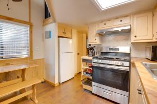 Near Lake Almanor and Golf Cozy Cabin! - Lake Almanor - 3