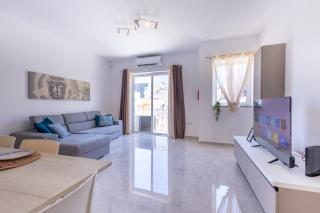 Seaside Serenity 5 - few mins walk to the beach by QuickTrips - Is-Sellum - 3
