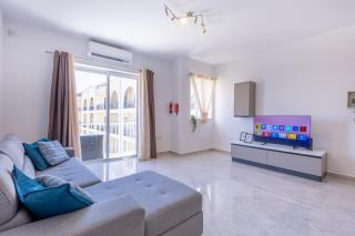 Seaside Serenity 5 - few mins walk to the beach by QuickTrips - Is-Sellum - 0