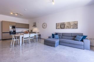 Seaside Serenity 5 - few mins walk to the beach by QuickTrips - Is-Sellum - 8