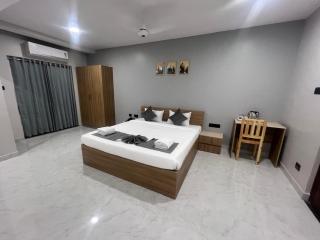Hotel Bhavans Elite - - 9