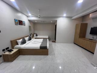 Hotel Bhavans Elite - - 4