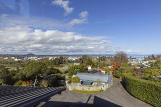 Sanctuary 53 Beautiful Views - Taupo - 3