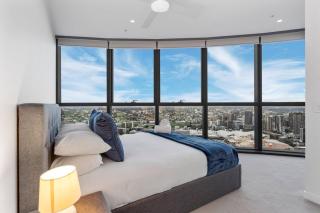 Luxurious 2 Bed Apartment with Pool, Sauna & Gym - 1