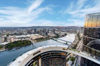 Luxurious 2 Bed Apartment with Pool, Sauna and Gym - Brisbane - 4
