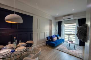 BGC Designer Pad Near Shops Dining Nightlife - Manila - 0