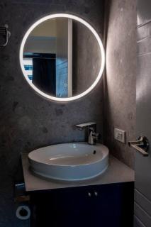 BGC Designer Pad Near Shops Dining Nightlife - Manila - 3