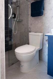 BGC Designer Pad Near Shops Dining Nightlife - Manila - 1