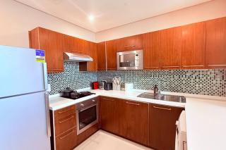 75 inch TV Sea View Balcony 12th Flr - Manama - 8