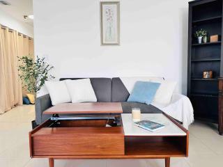 Right on the beach, Ocean Drive Secured Condo - 2