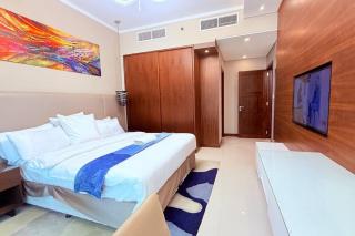 75 inch TV Sea View Balcony 12th Flr - Manama - 2