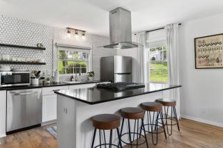 Cozy House in Trendy East Nashville with a Patio and Grill - 9