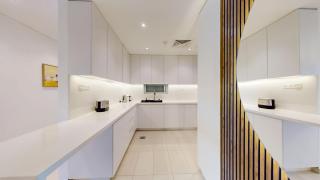 Vacationer I Deluxe 2 Bedroom I City Views I Close to Barasti I Gym, Pool, Parking & Wi-Fi - 2