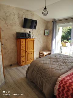 Chez Catherine et Joël "chambre avec piscine et cuisine d'été" - Sillans-la Cascade - 3