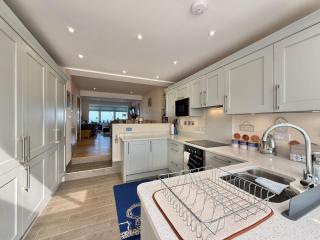 Goodwinds 4 bedroom beachside house - 5